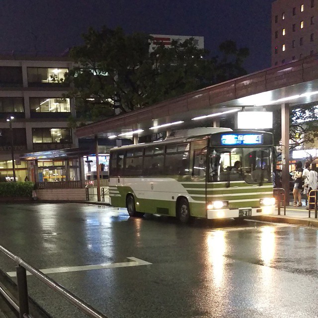 雨の Bus Stop。野田幹子さんだなw